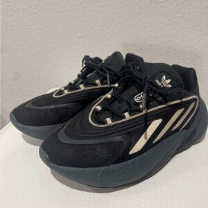 Adidas Men's Black and White Sneakers